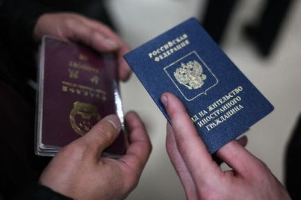 Госпошлину за вид на жительство в России предлагают поднять в пять раз