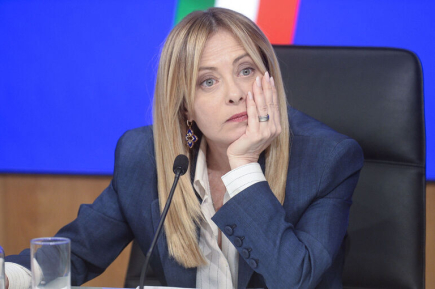 Дамоклов меч над Мелони: кто и зачем раскачивает кресло итальянского премьера?