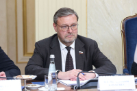 Сенатор Косачев: Украинцам предлагают стать наследниками побежденных, а не победителей