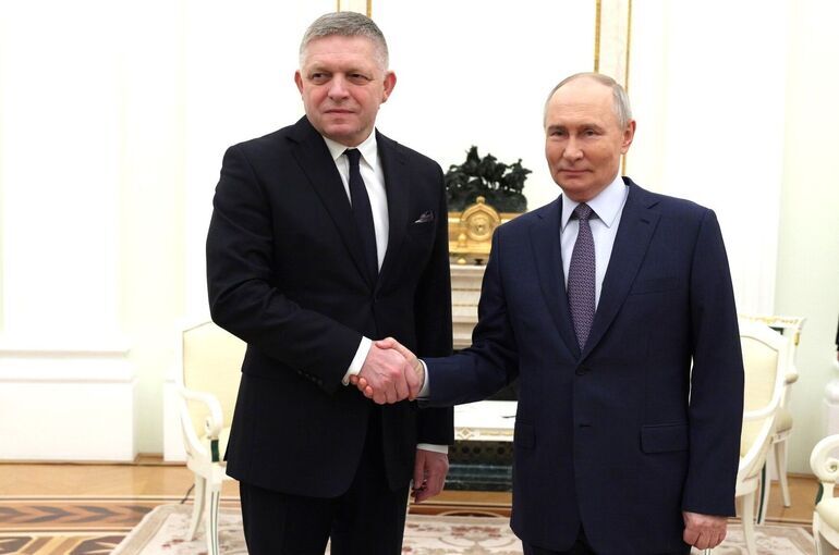 Pravda: Фицо передаст Путину в Москве послание от Зеленского