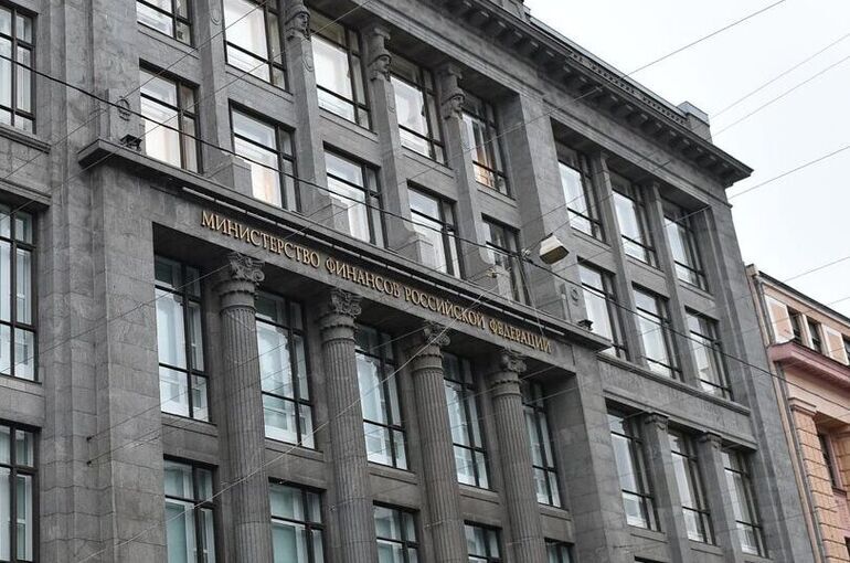 Дефицит бюджета РФ в январе — апреле вырос почти на 3 трлн рублей