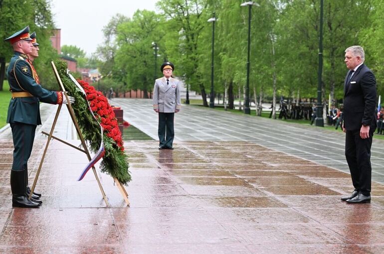 Фицо возложил венок к Могиле Неизвестного Солдата в Москве