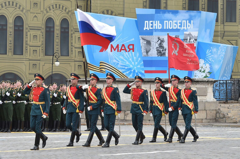 На Красной площади начался парад Победы
