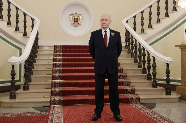 Путин поздравил россиян с Днем Победы