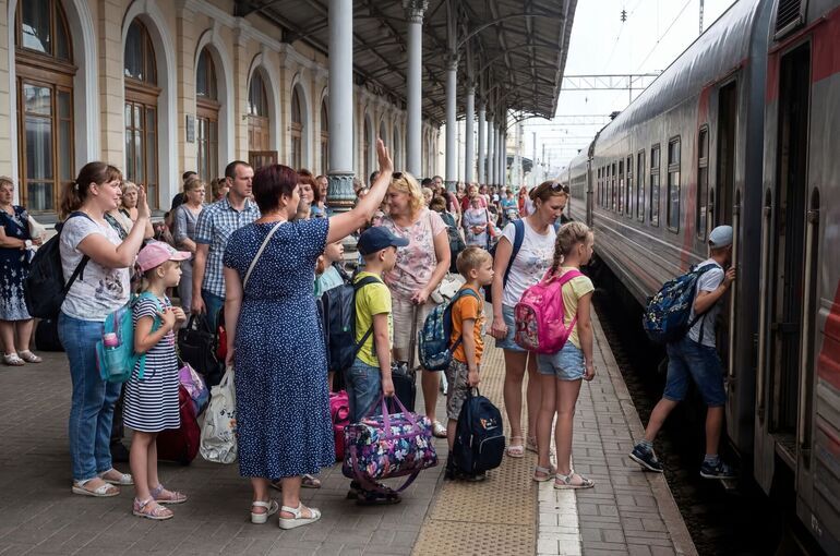 Минпросвещения запускает горячую линию по вопросам отдыха в детских лагерях
