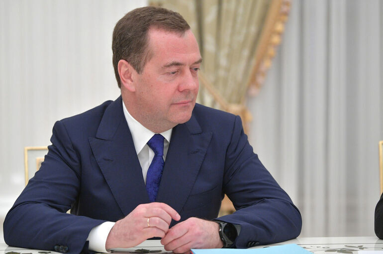 Медведев с иронией поздравил западных «друзей» России с испытанием «Сармата»