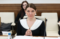 Сенатор Лазуткина напомнила, что оба родителя могут оформить отпуск при рождении двойни