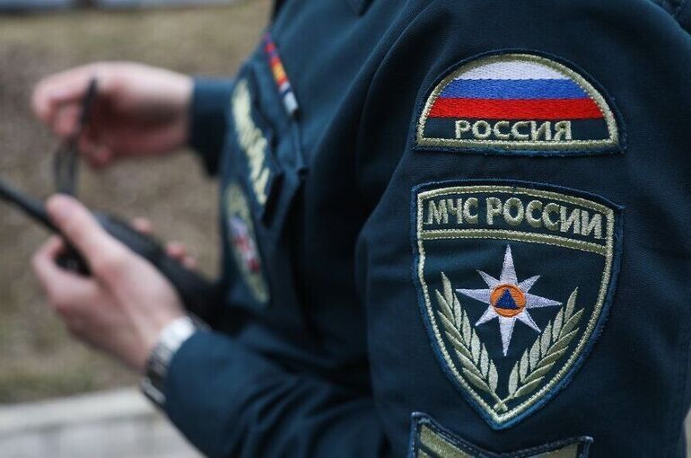 МЧС: Пять человек погибли при опрокидывании аэролодки на Байкале