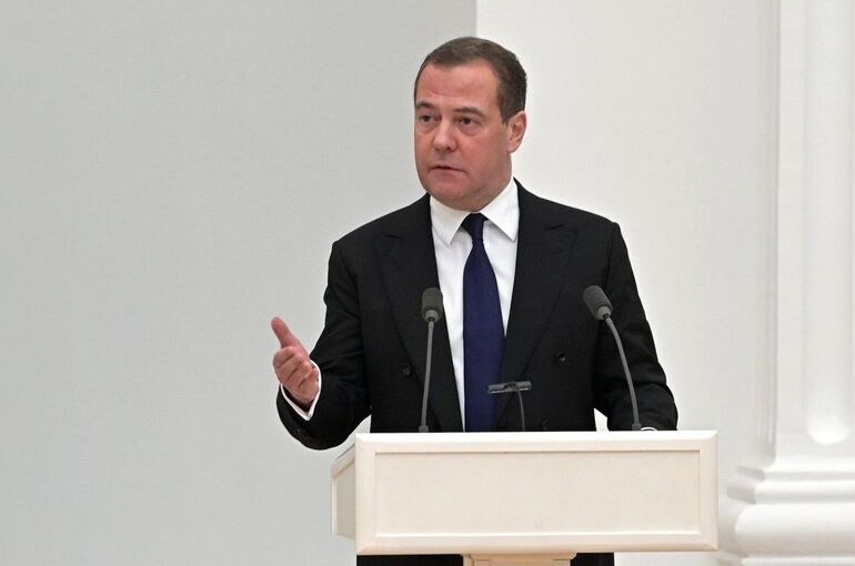 Медведев: Пашинян выбрал курс на разрыв отношений с Россией