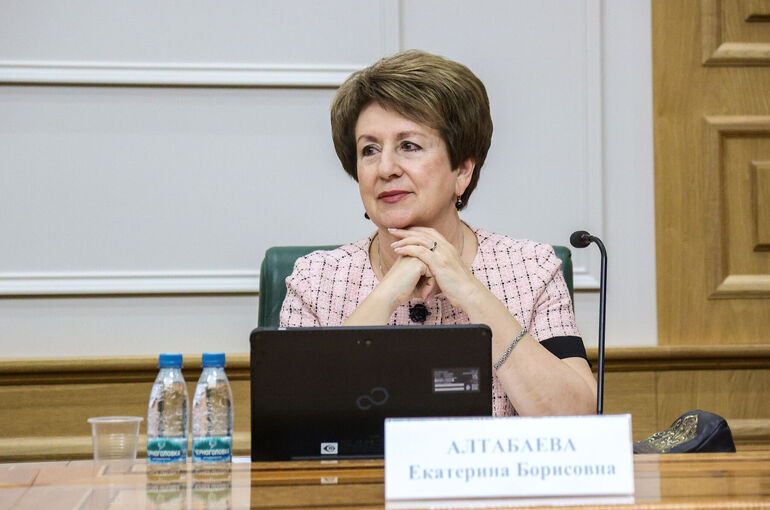 Сенатор: Школьникам важно объяснить, что ИИ не должен подменять учебный процесс
