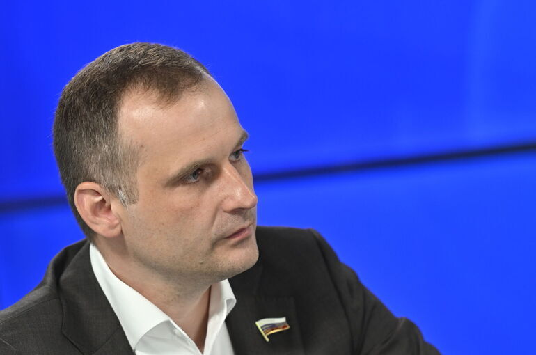 Депутат Леонов рассказал о влиянии вейпов на легкие человека