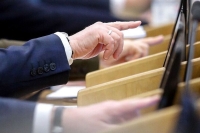Госдума утвердила образцы удостоверений и нагрудных знаков депутатов 9-го созыва