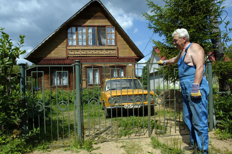Единственный садовый дом пенсионера предложили освободить от налога на имущество
