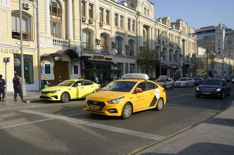 Агрегаторам такси указали на высокие цены для семей с детьми