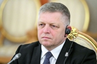 Фицо призвал немедленно начать диалог между ЕС и РФ после падения дрона в Румынии