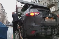 Депутат Нилов предложил останавливать эвакуацию авто для показа документов