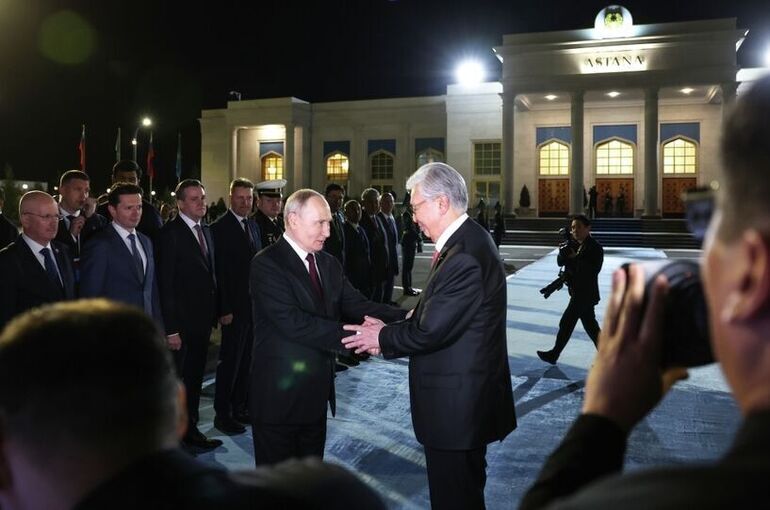 Токаев лично проводил Путина в аэропорту Астаны