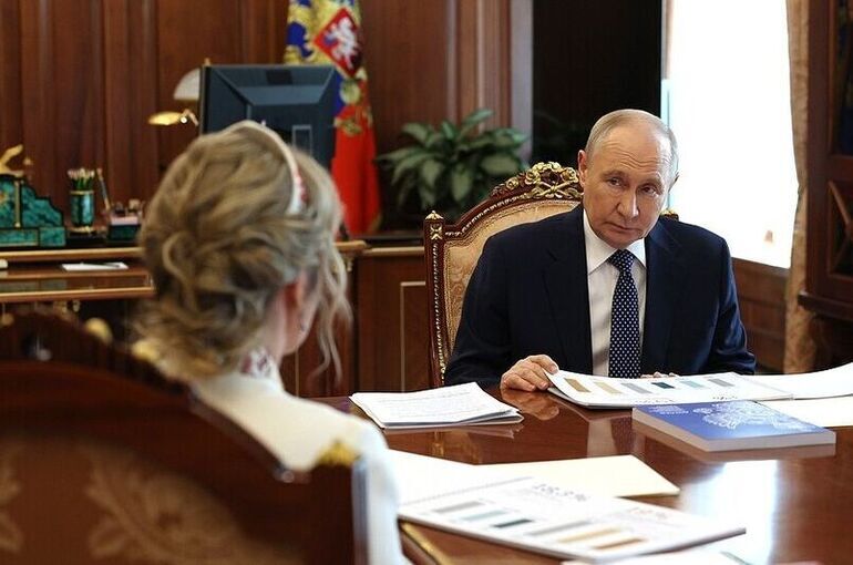 Путин продлил срок полномочий Львовой-Беловой на посту детского омбудсмена