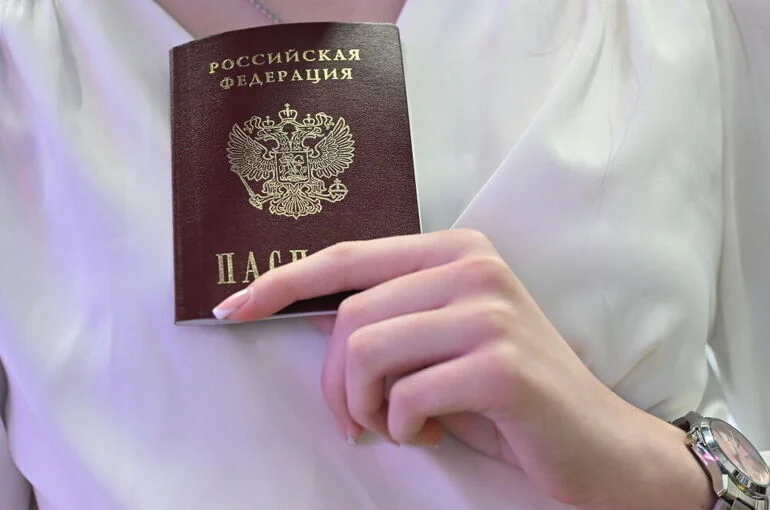 Плату за первый паспорт предлагают отменить