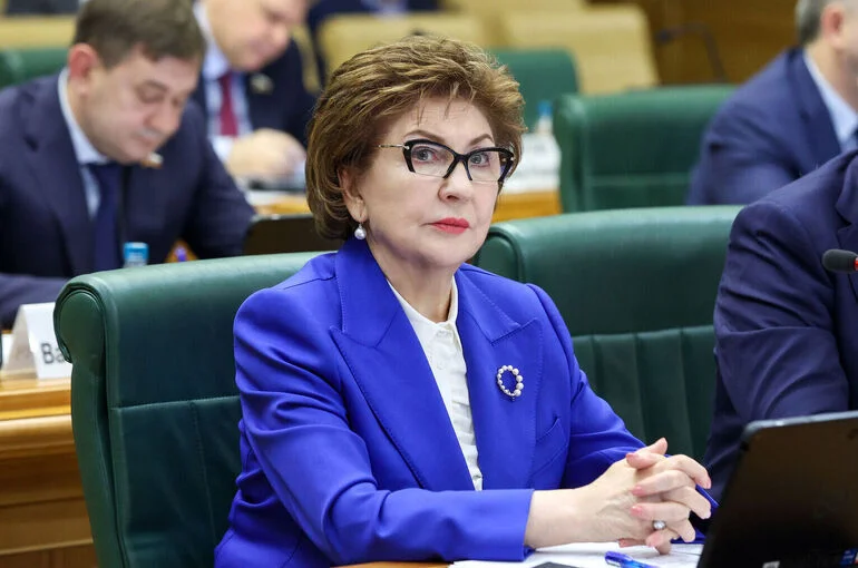 Сенатор Карелова назвала преждевременной идею повышения возраста молодежи до 39 лет