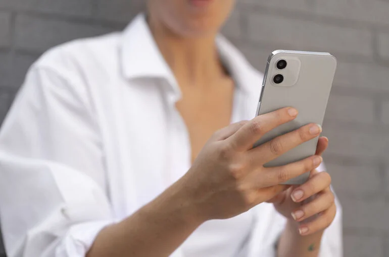 Глава «Ростелекома» назвал Apple врагом после удаления «Макса» из App Store