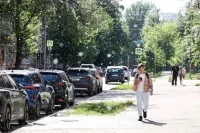 Россиян предупредили об опасности тополиного пуха для глаз