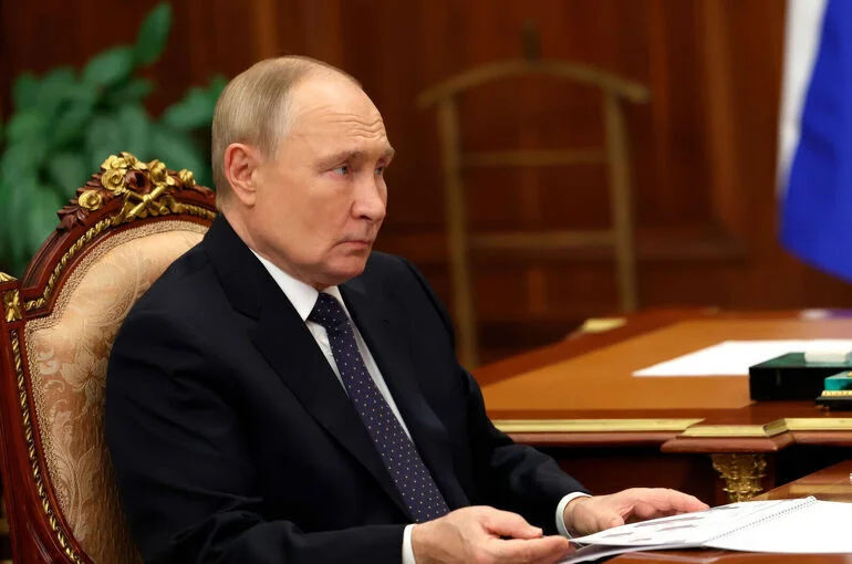 Путин: Россию беспокоит, что ЕС превращается в военный блок