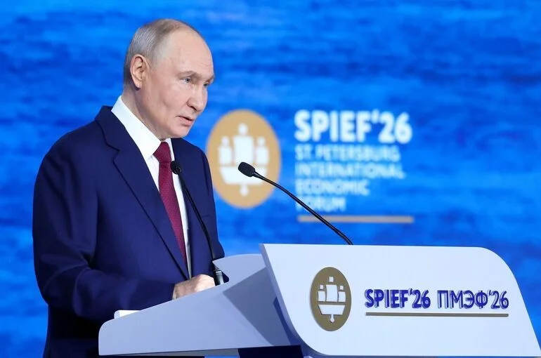 Путин: Россия должна сама производить критически важную продукцию