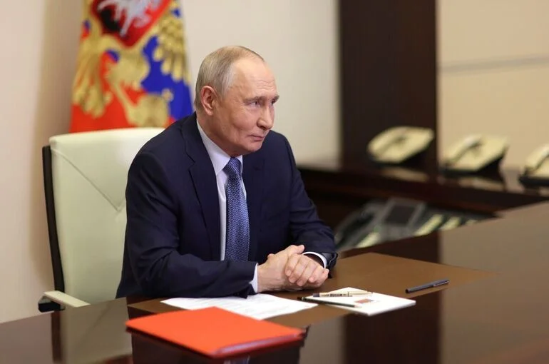 Путин назвал использование доллара «стратегической ошибкой» прежних властей США
