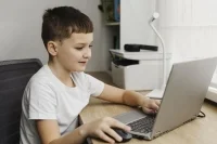 Минцифры договорилось с Roblox о гарантиях соблюдения законодательства России