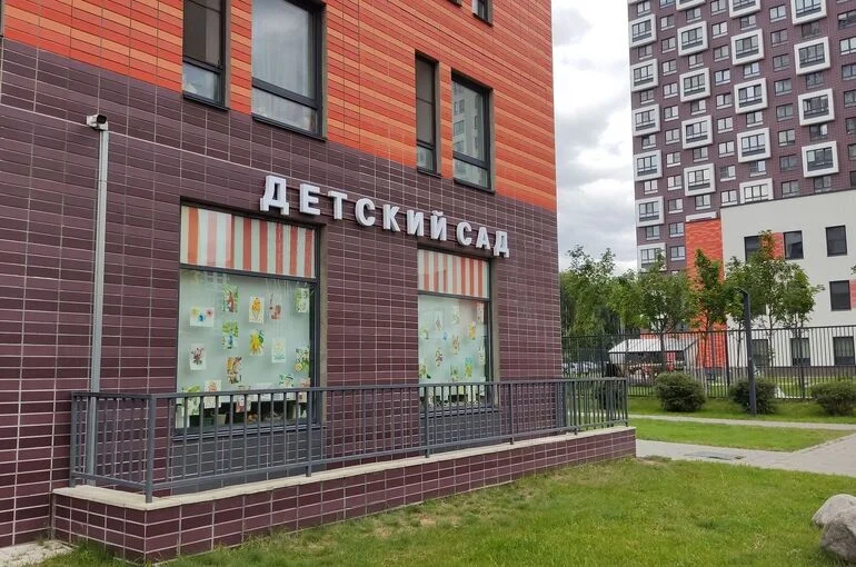 Дети Героев России могут получить право приоритетного зачисления в школы и детсады