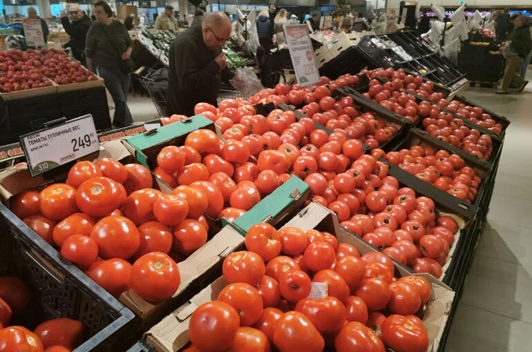 Помидоры и огурцы в России в мае подешевели более чем на 25%