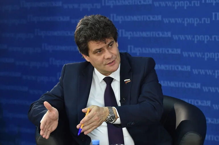 Сенатор Высокинский рассказал о ходе работы над обновлением лифтового парка России