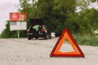 В подмосковной Дубне автобус врезался в здание после столкновения с грузовиком