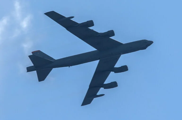 В Калифорнии разбился стратегический бомбардировщик B-52