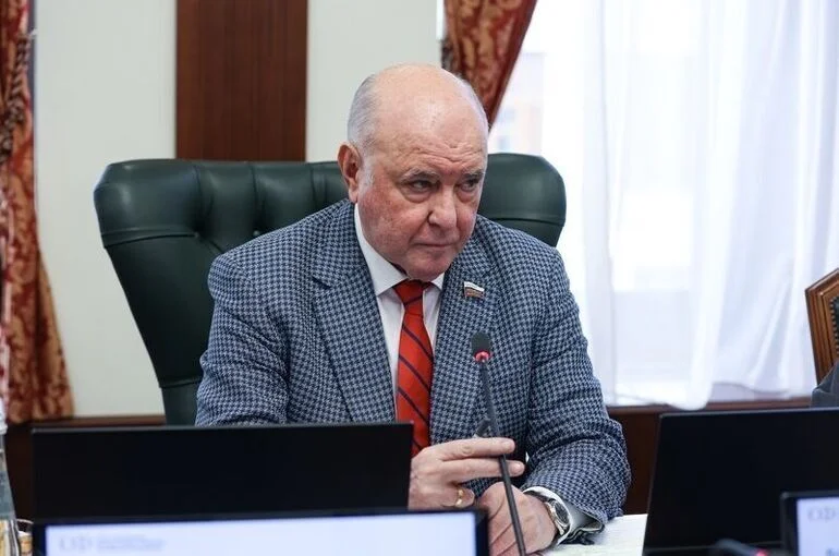 Сенатор Карасин рассказал о нарушении прав россиян за рубежом
