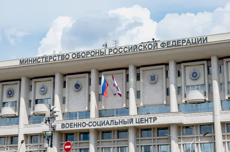В Минобороны подтвердили предупредительную стрельбу фрегата в сторону яхты в Ла-Манше