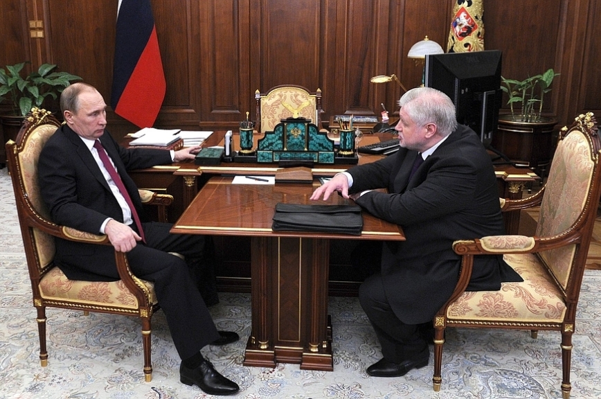 На встрече с Путиным Миронов предложил разработать новый закон о коллекторах