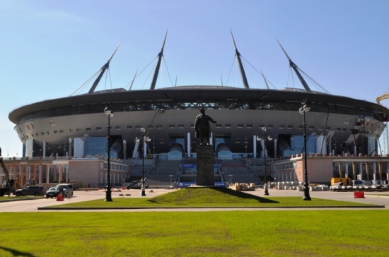 Футбольный стадион в Петербурге: достроить любой ценой?
