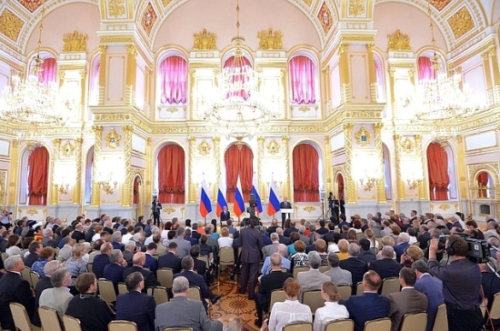 Закон об «иностранных агентах» требует корректировки, считает президент России