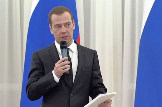 Низкие цены на нефть позволяют изменить структуру экономики — Медведев