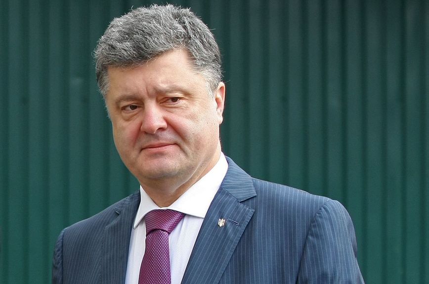 Порошенко обещает изменения в конституции по децентрализации Украины, но без ее федерализации