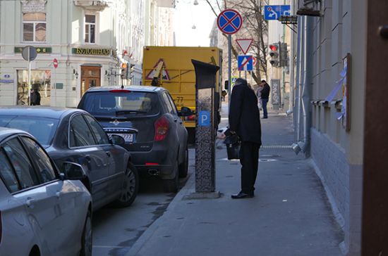 Платные парковки продолжают наступать