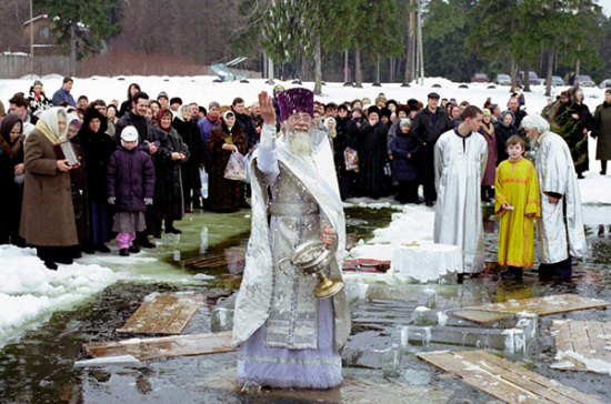 Крещенская купель помогает познать смысл таинства