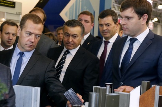 Медведев признал необходимость закона о мобильной торговле