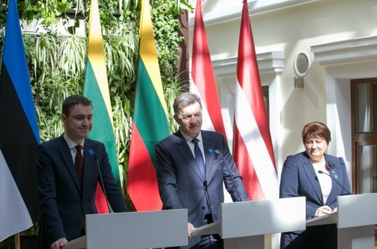 Латвия и Эстония не станут поставлять оружие на Украину, но помогут советами