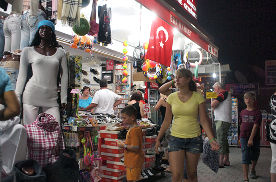 Туристы устремились в Турцию, не думая о безопасности