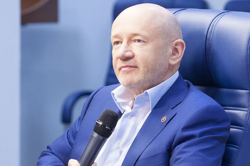В Москве подешевело такси — выделенные полосы помогли