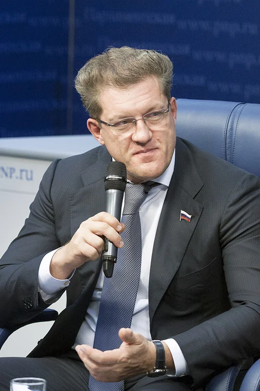 Член комитета Государственной Думы по собственности Антон Жарков
