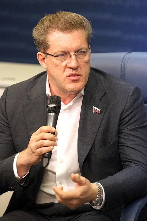 Член комитета Государственной Думы по собственности Антон Жарков